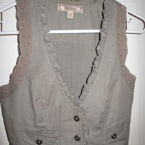 4/25 decree  Green vest small